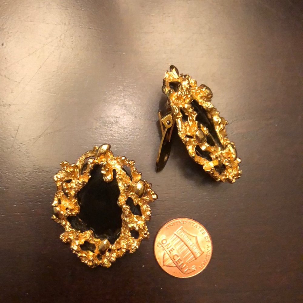 gorgeous Napier Pen Pier vintage clip on earrings